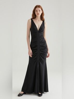 Xscape by Joanna Chen Black V-Neck Ruched Trumpet MaxiDress. Glam. Party 12